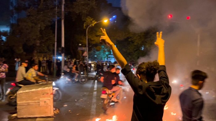 Bangladesh army imposes 'shoot-at-sight' curfew after deadly protests ... Indonesia’s president cancels China trip and TikTok suspends live video as deadly protests continue